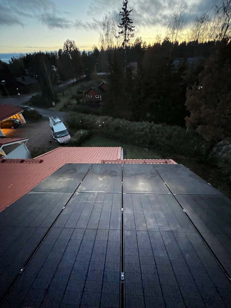 Aurinkopaneelit Järvenpää – 4,2 kWp mikroinvertteri-aurinkovoimala