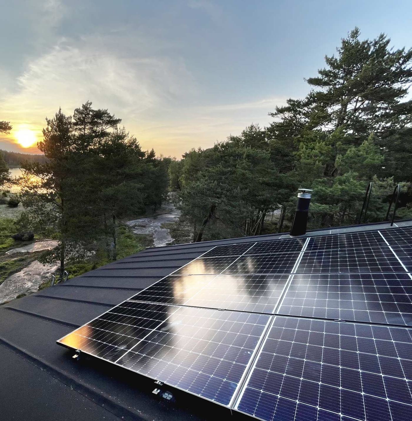 Aurinkopaneelit Turun saaristo – 4,04 kWp mikroinvertterijärjestelmä